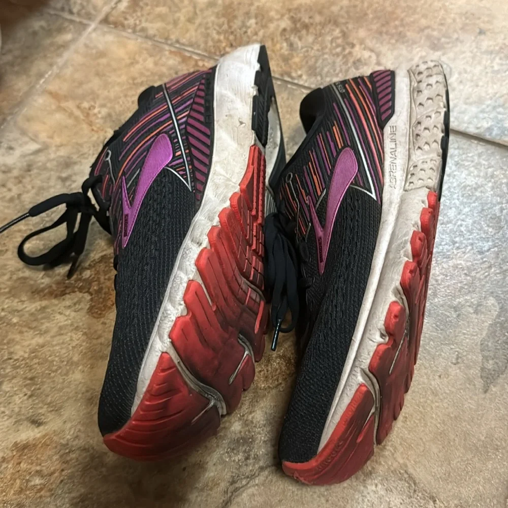 Brooks Women's Black with Pink Athletic Running Shoes